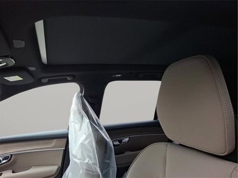 New 2025 Volvo XC90 B5 Plus w/ Protection Package Premier image 11