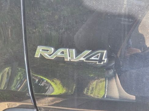 Used 2023 Toyota RAV4 LE AWD/4WD image 4