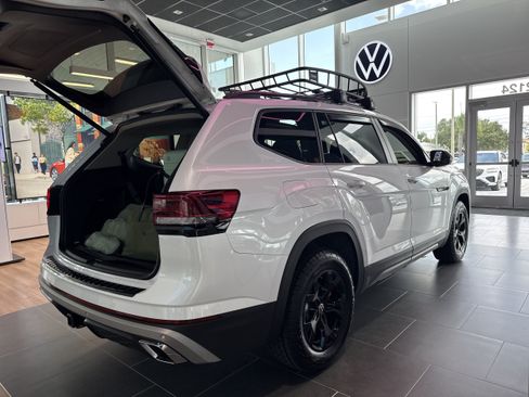 New 2026 Volkswagen Atlas Peak Edition AWD/4WD image 3