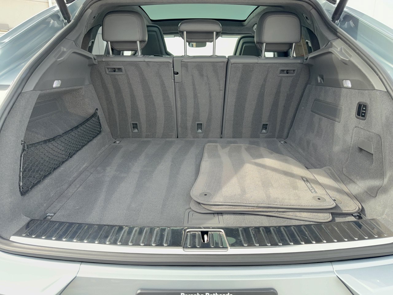 Certified 2022 Porsche Cayenne Turbo AWD/4WD image 28