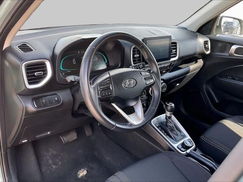 Used 2025 Hyundai Venue SEL FWD image 17