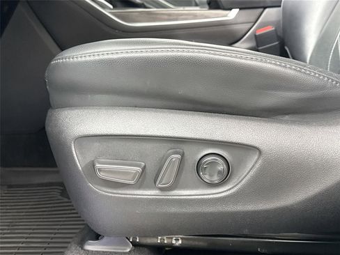 Used 2023 Toyota Highlander Platinum FWD image 31