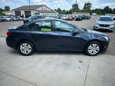 Used 2014 Chevrolet Cruze LS FWD image 4