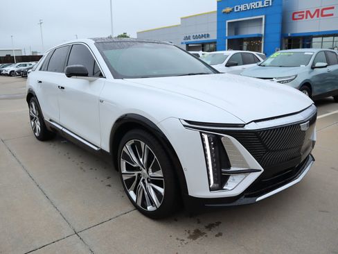Used 2024 Cadillac Lyriq Luxury RWD image 1