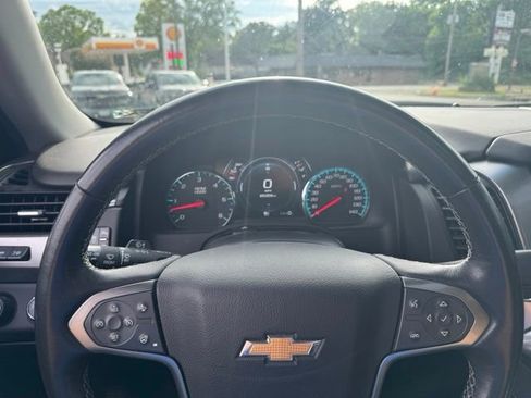 Used 2020 Chevrolet Suburban Premier AWD/4WD image 25