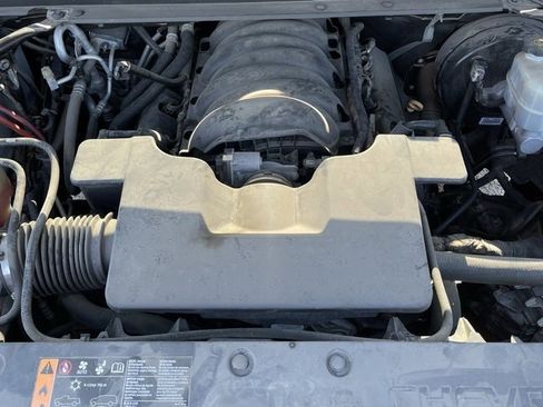 Used 2018 Chevrolet Suburban LT w/ Luxury Package image 16