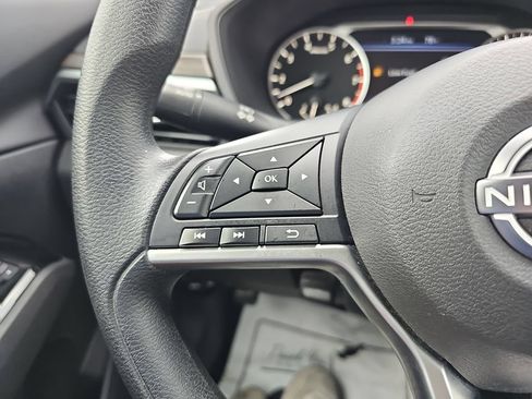 Used 2023 Nissan Altima 2.5 SV FWD image 17