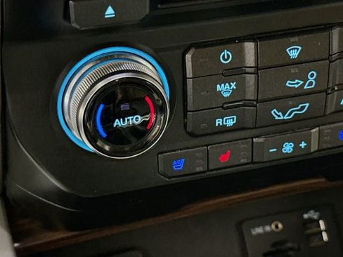 Used 2015 Ford F150 Lariat w/ Equipment Group 502A Luxury AWD/4WD image 19