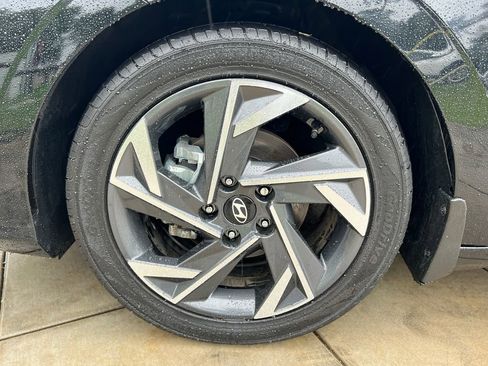 Used 2025 Hyundai Elantra Limited FWD image 25