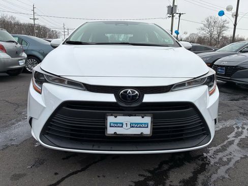 Used 2023 Toyota Corolla LE image 2