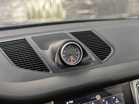 Used 2018 Porsche Macan image 26