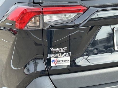 Used 2023 Toyota RAV4 XLE Premium image 6