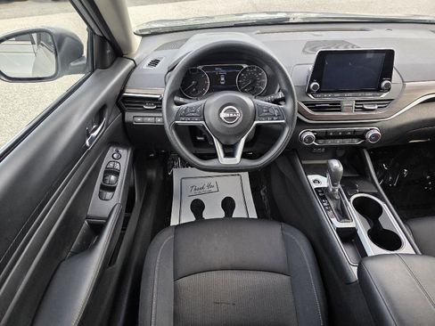 Used 2024 Nissan Altima 2.5 SV image 13