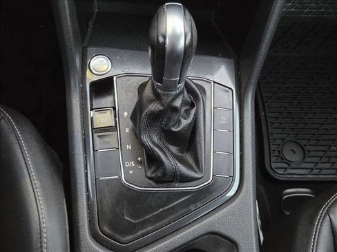 Used 2018 Volkswagen Tiguan SE image 13