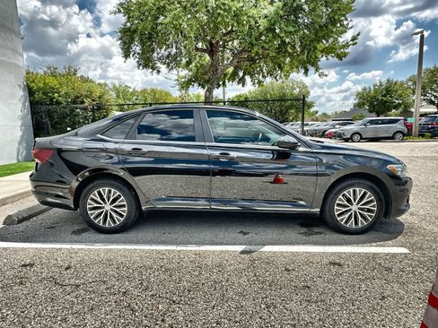 Used 2020 Volkswagen Jetta SE w/ SE Cold Weather Package image 11