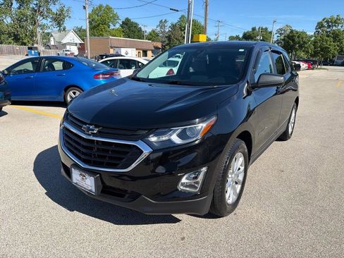 Used 2020 Chevrolet Equinox LS w/ LS Convenience Package FWD image 4