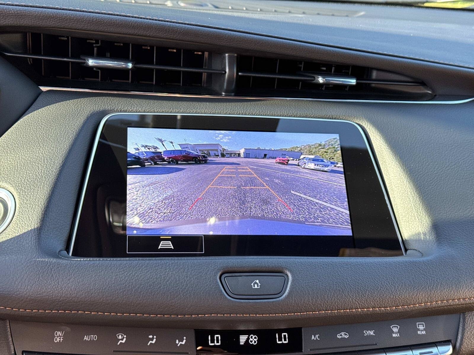 Used 2023 Cadillac XT4 Premium Luxury FWD image 20