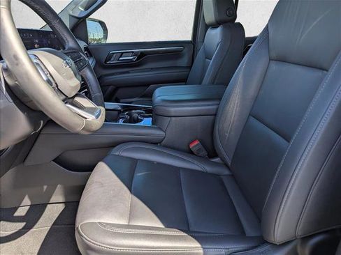 Used 2025 Chevrolet Tahoe Z71 w/ Comfort Package image 21