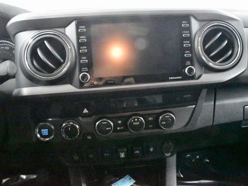 Used 2021 Toyota Tacoma TRD Off-Road w/ Technology Package image 19