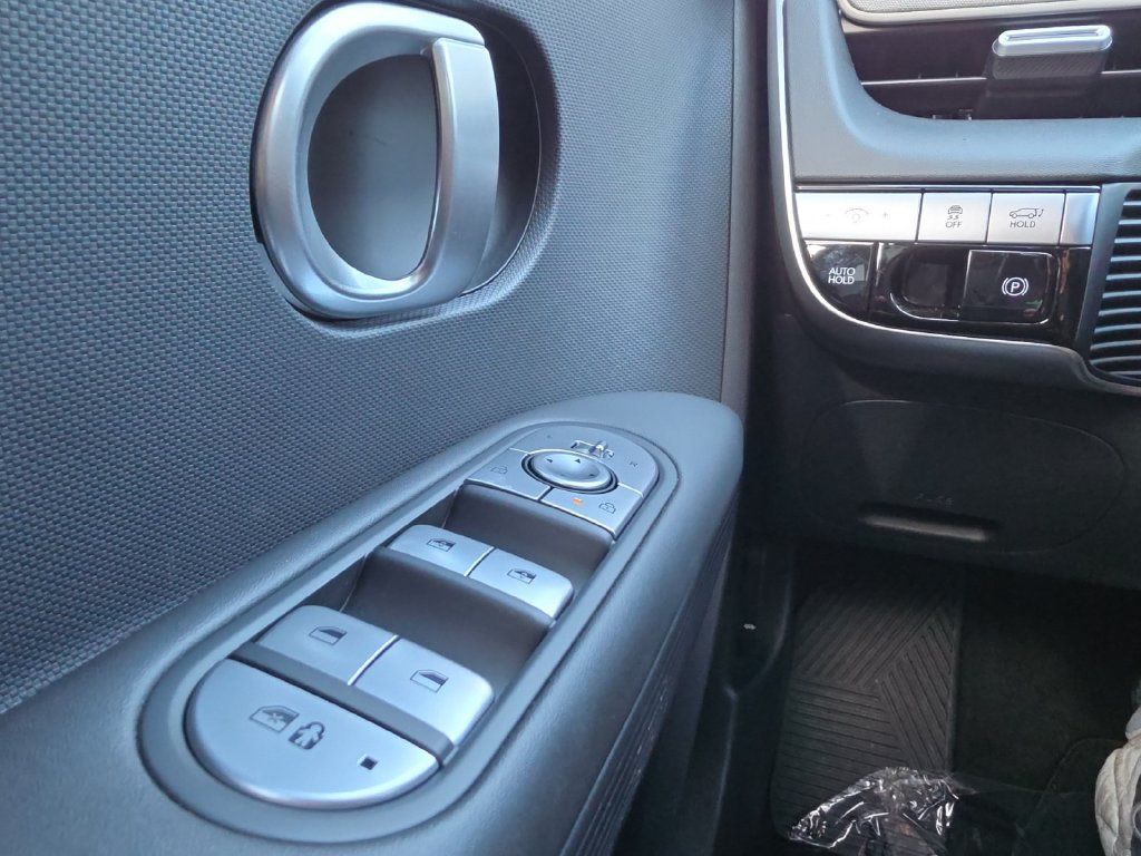 Certified 2024 Hyundai Ioniq 5 SEL RWD image 22