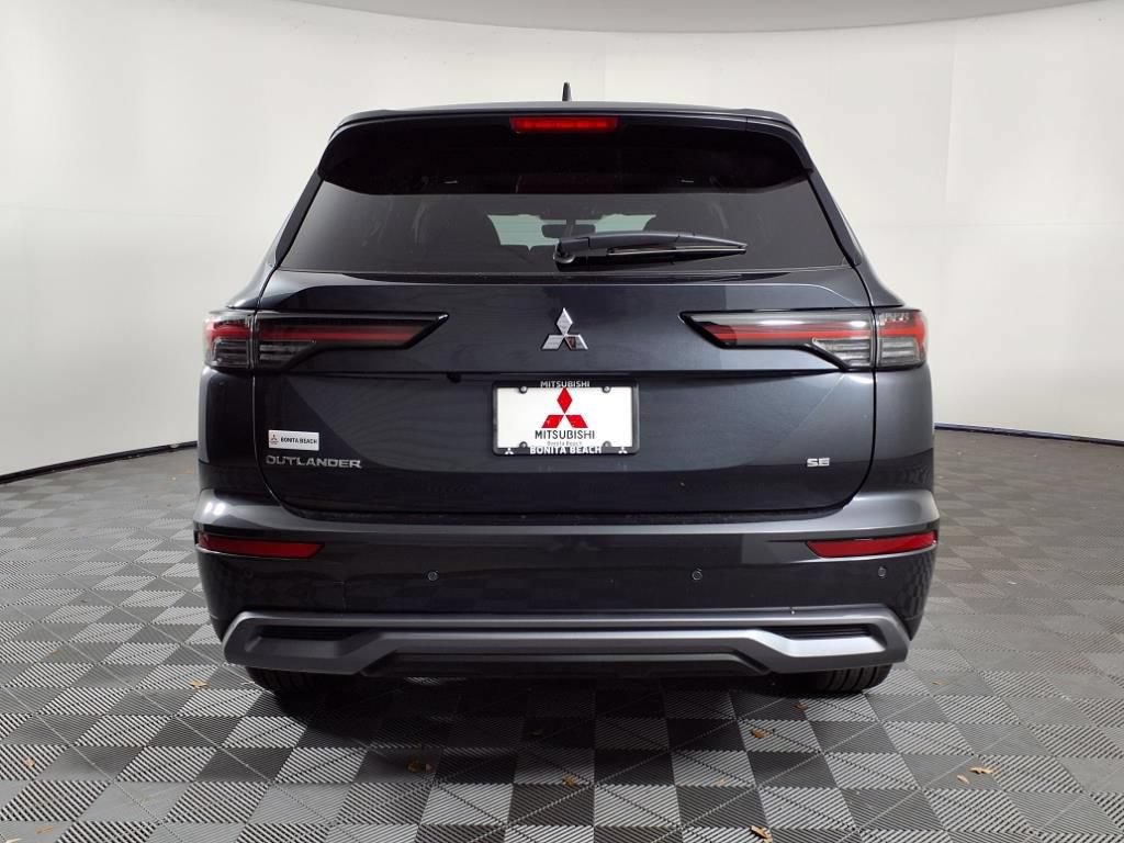 Used 2025 Mitsubishi Outlander SE FWD image 6