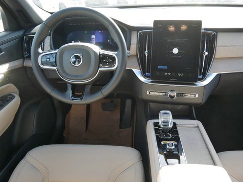 New 2026 Volvo XC90 T8 Plus w/ Protection Package Premier AWD/4WD image 7