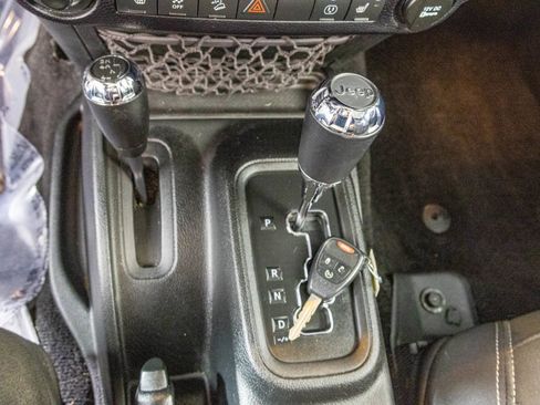 Used 2016 Jeep Wrangler Unlimited Rubicon w/ Connectivity Group image 25