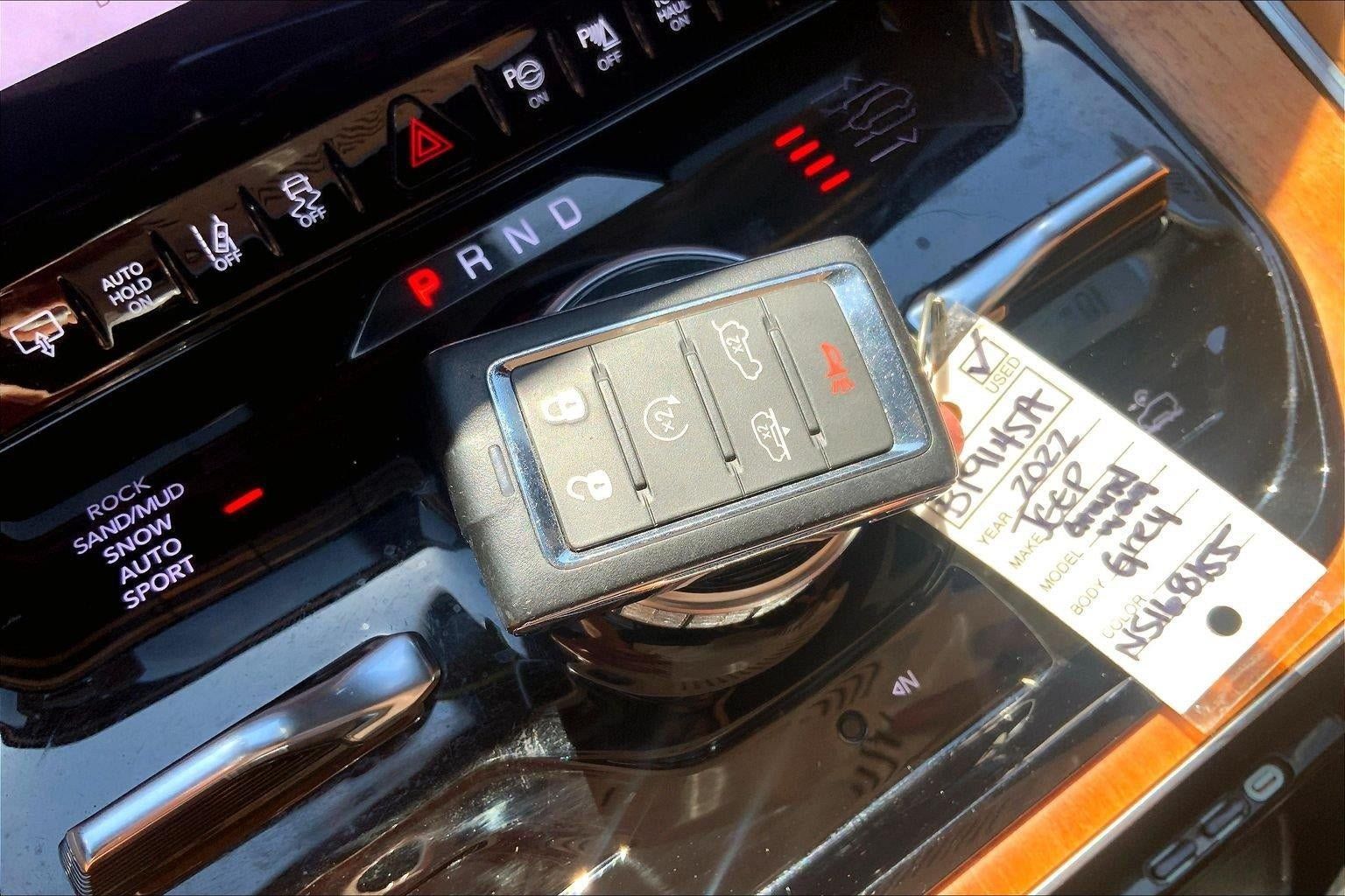 Used 2022 Jeep Grand Wagoneer Series III w/ Rear Seat Video Group 1 AWD/4WD image 12