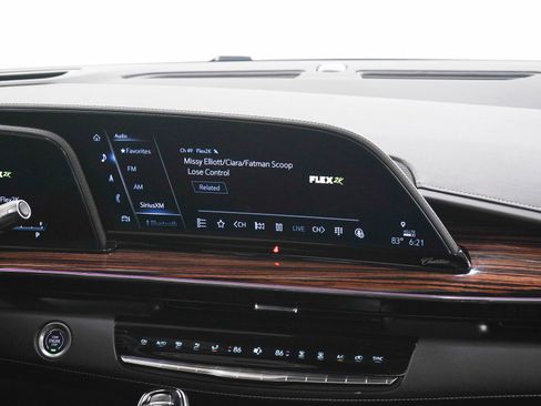Used 2024 Cadillac Escalade ESV Premium Luxury w/ Performance Package AWD/4WD image 16