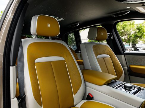 Certified 2025 Rolls-Royce Cullinan AWD/4WD image 48
