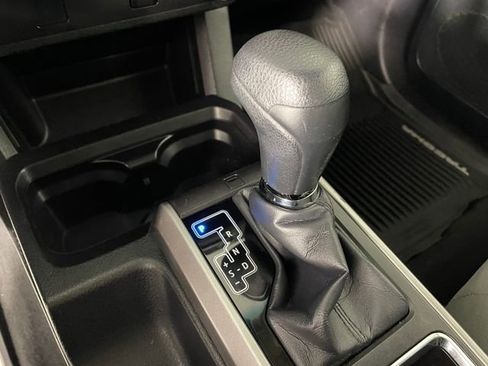 Used 2016 Toyota Tacoma SR5 w/ SR5 Appearance Package (SN) image 9