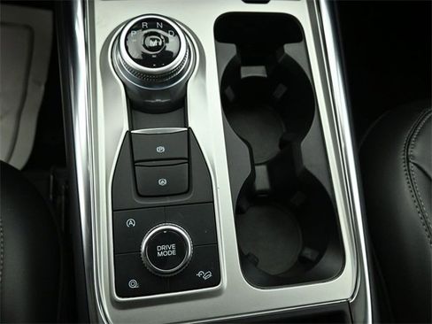 Certified 2021 Ford Explorer XLT w/ Equipment Group 202A image 19