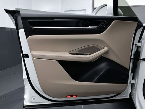 Certified 2025 Porsche Macan Electric image 7