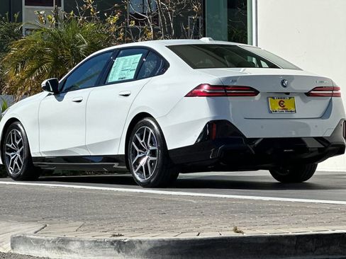 New 2026 BMW i5 eDrive40 w/ M Sport Package image 5