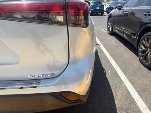 Used 2022 Toyota Highlander XLE AWD/4WD image 5
