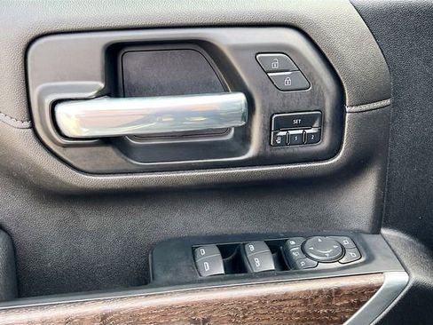 Used 2022 GMC Sierra 2500 Denali w/ Denali Black Diamond Edition image 9