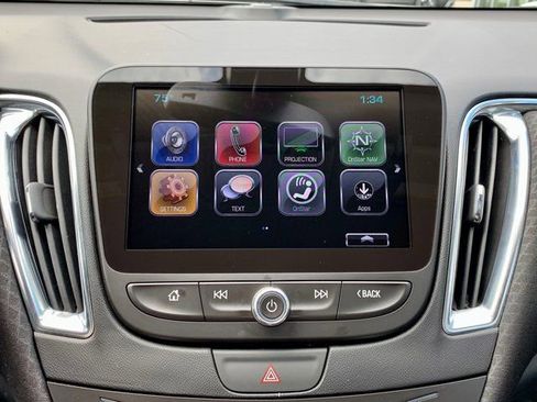 Used 2017 Chevrolet Malibu LT image 21