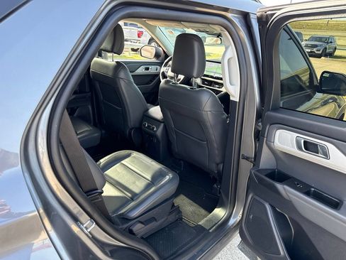 Used 2025 Ford Explorer Active w/ Active Comfort Package RWD image 13