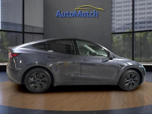 Used 2024 Tesla Model Y Long Range RWD image 11