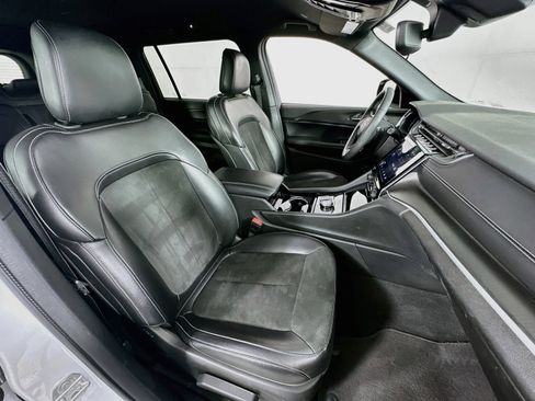 Used 2023 Jeep Grand Cherokee L Laredo RWD image 28