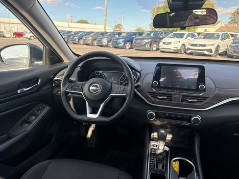 Used 2024 Nissan Altima 2.5 SV image 27