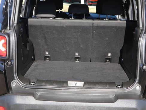 Used 2020 Jeep Renegade Sport image 30