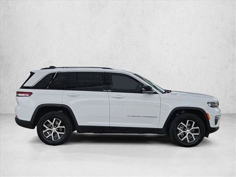 Used 2024 Jeep Grand Cherokee Limited AWD/4WD image 4