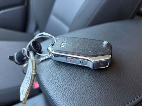 Used 2025 Kia Soul LX w/ LX Technology Package FWD image 21
