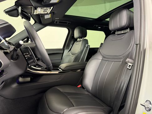New 2026 Land Rover Range Rover Sport Dynamic SE AWD/4WD image 6