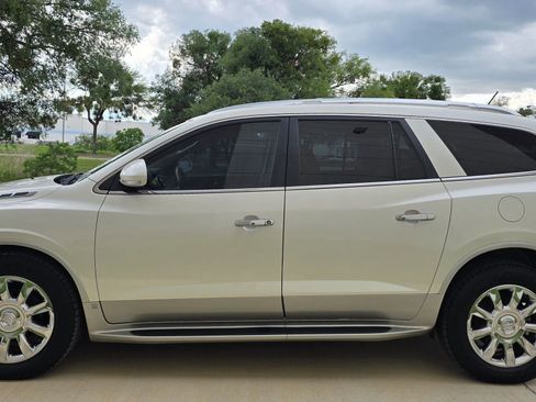 Used 2011 Buick Enclave CXL FWD image 9