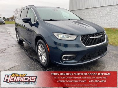 Used 2022 Chrysler Pacifica Touring-L