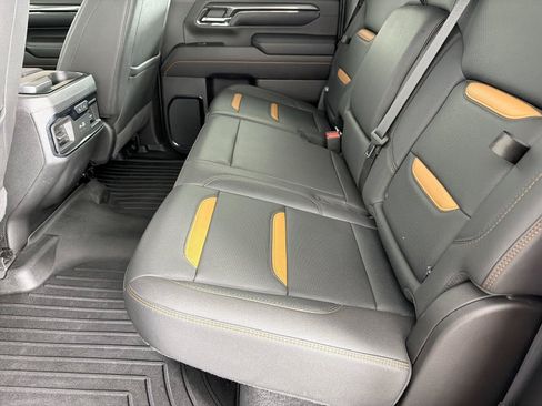 Used 2024 GMC Sierra 2500 AT4 w/ AT4 Premium Plus Package AWD/4WD image 18