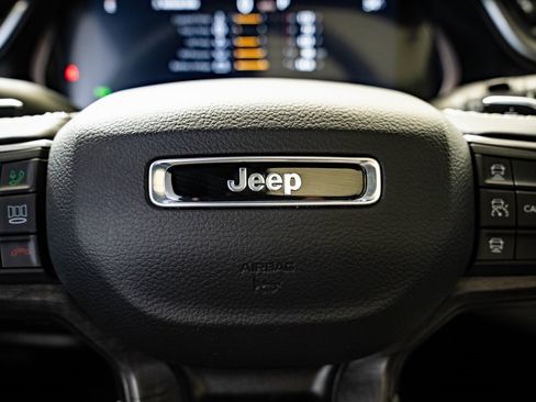 Used 2024 Jeep Grand Cherokee L Limited w/ Black Appearance Package image 27