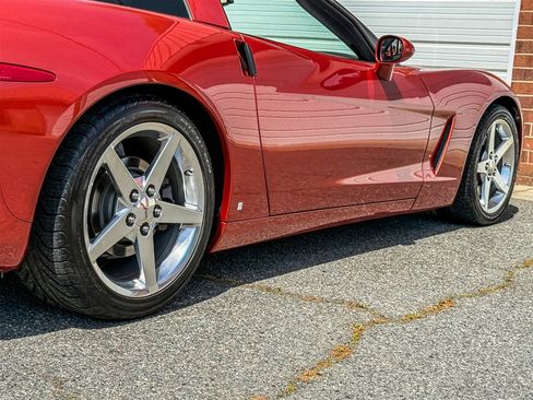 Used 2006 Chevrolet Corvette Coupe w/ Preferred Equipment Group RWD image 37